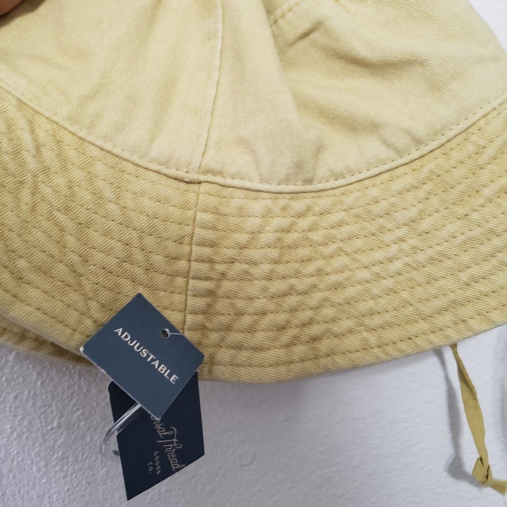 Universal Thread Hat - Picture 2 of 7